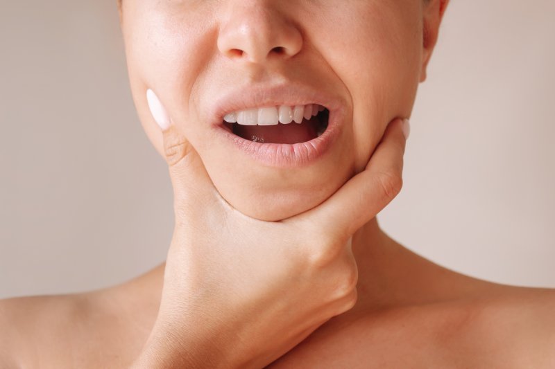 Lady has jaw pain